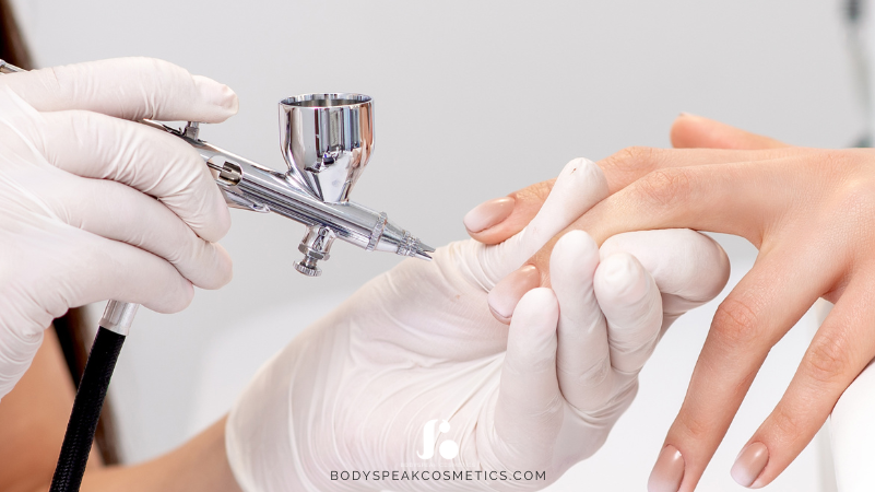 Waarom je géén gel polish met aceton moet mixen voor airbrushen