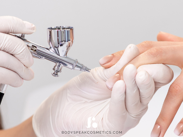 Waarom je géén gel polish met aceton moet mixen voor airbrushen