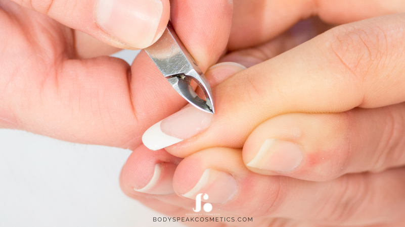 Moet u uw nagelriemen knippen of niet?