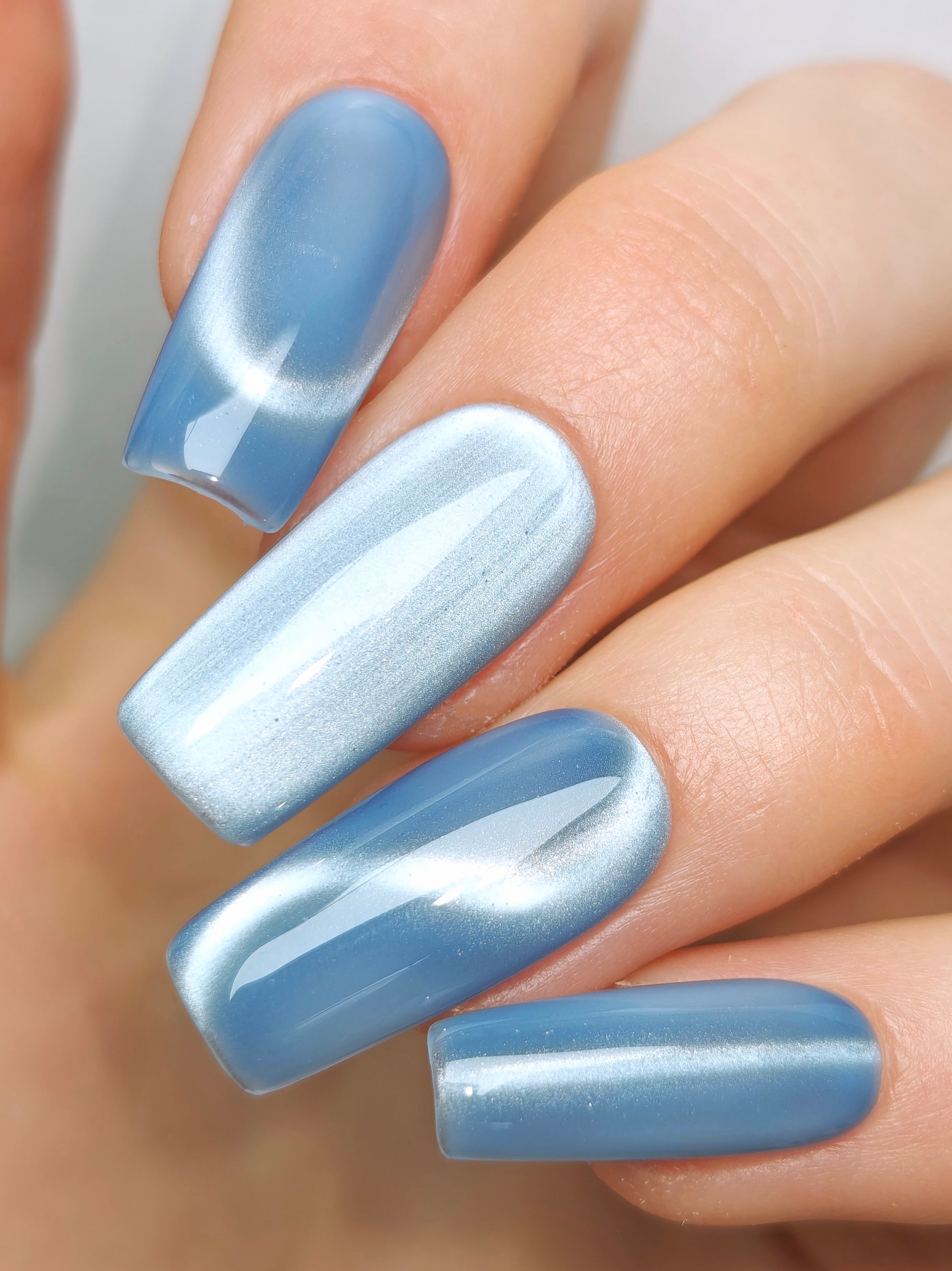 CE-123 | Silk Cat Eye Gel Polish