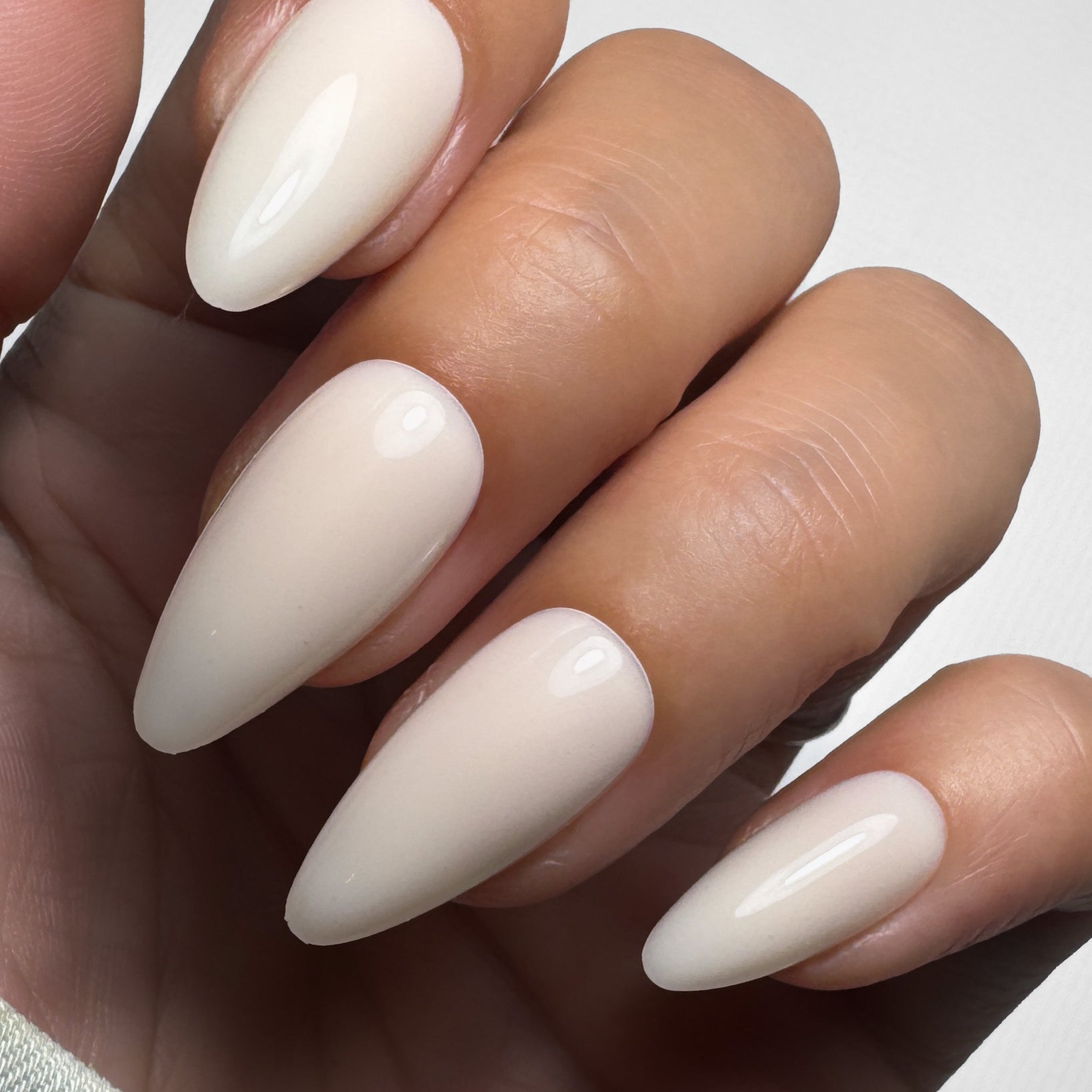 Off White| L-V Builder Gel