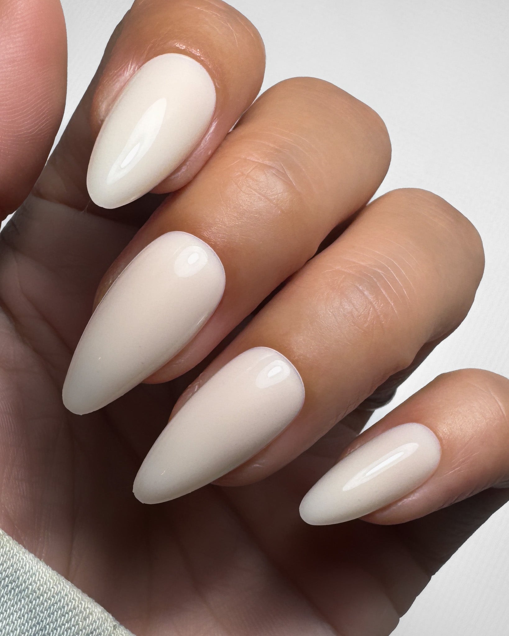 Off White| L-V Builder Gel