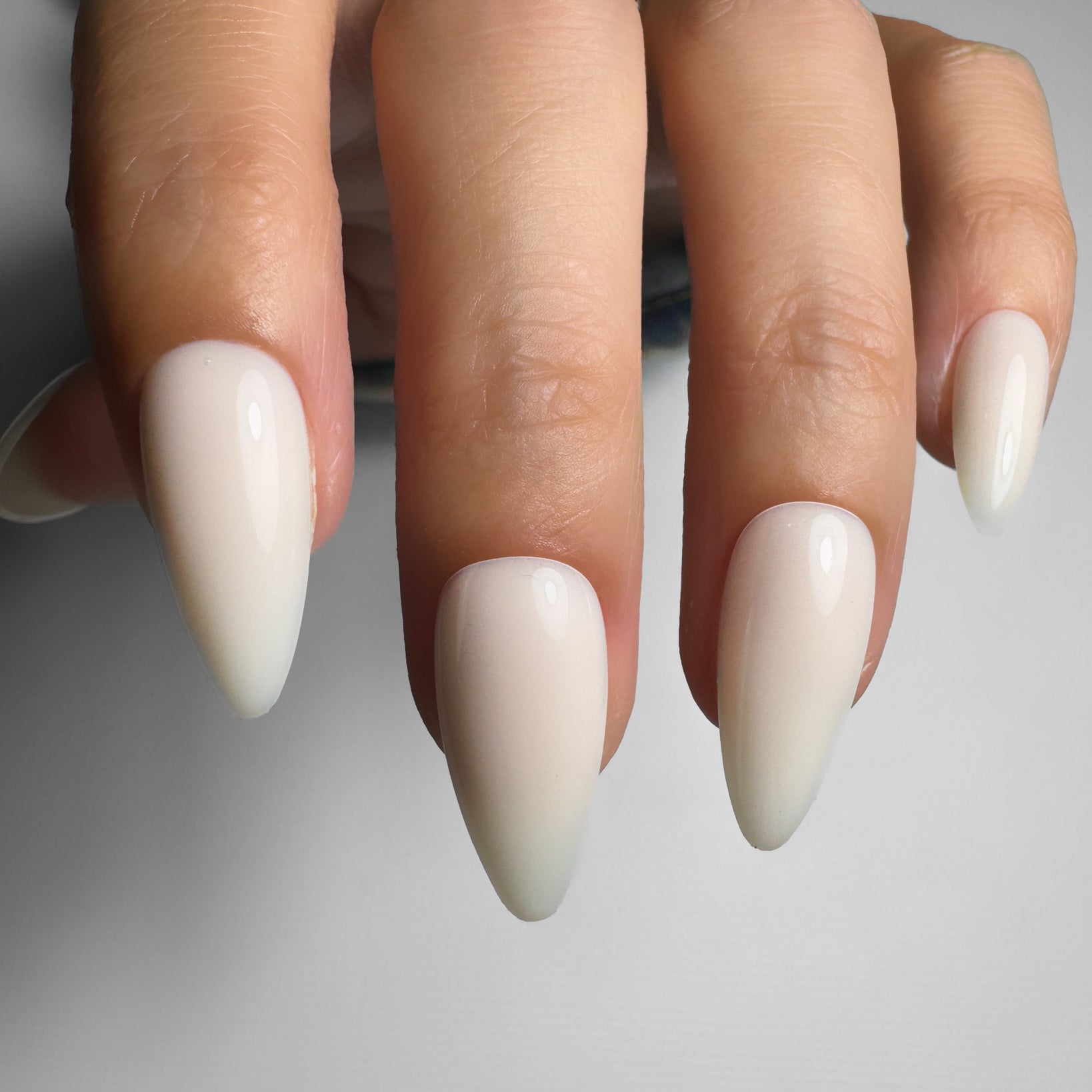 Off White| L-V Builder Gel