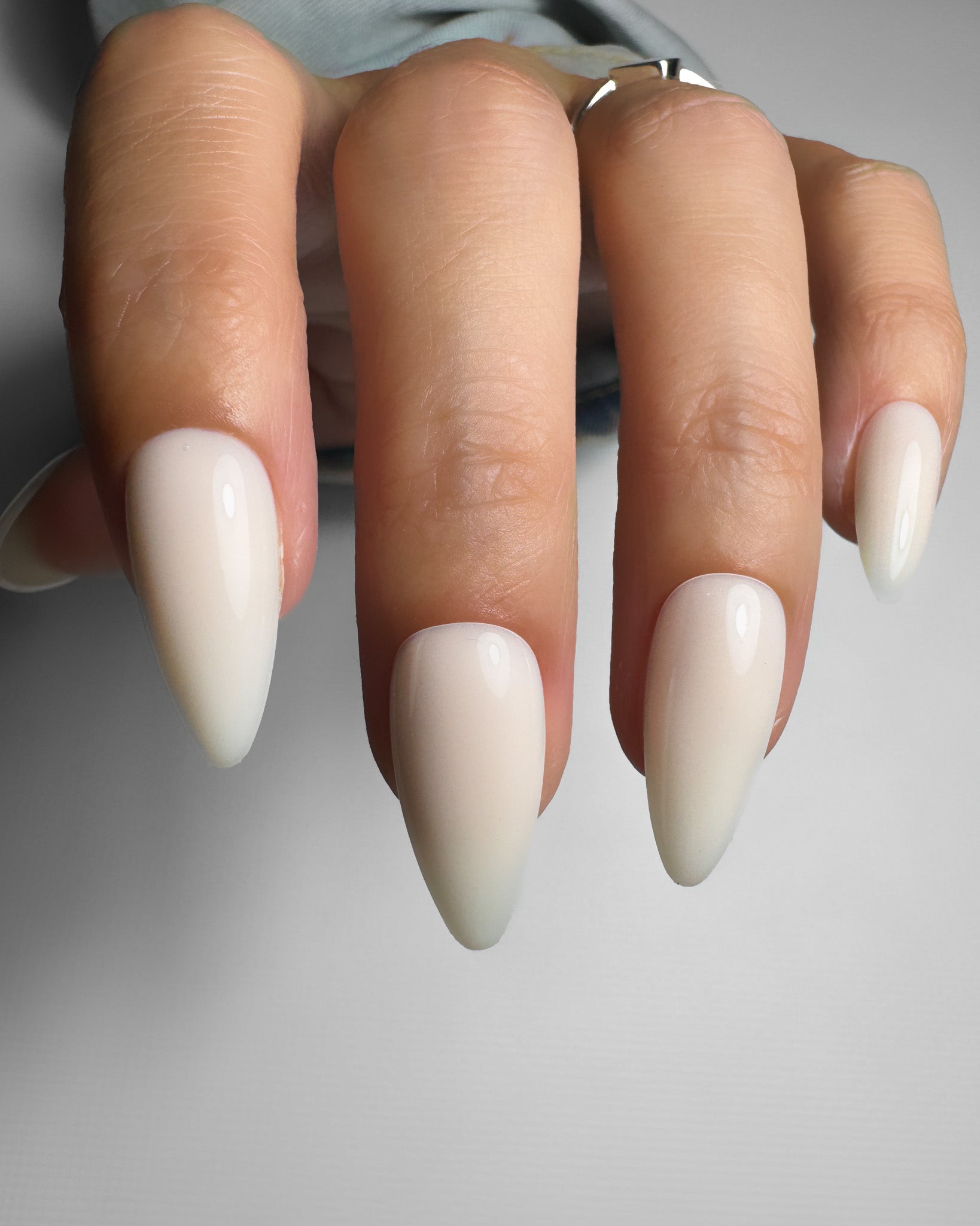 Off White| L-V Builder Gel