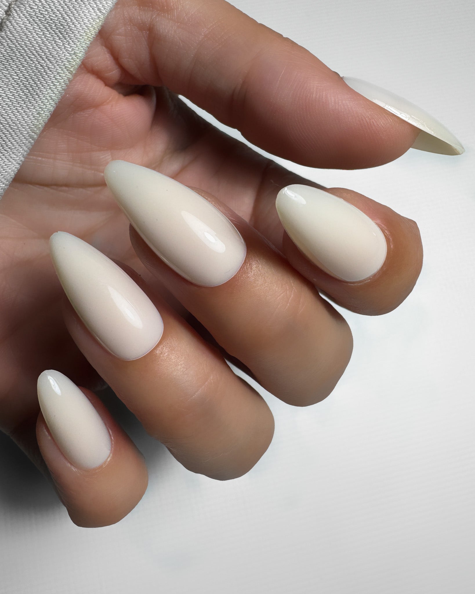 Off White| L-V Builder Gel